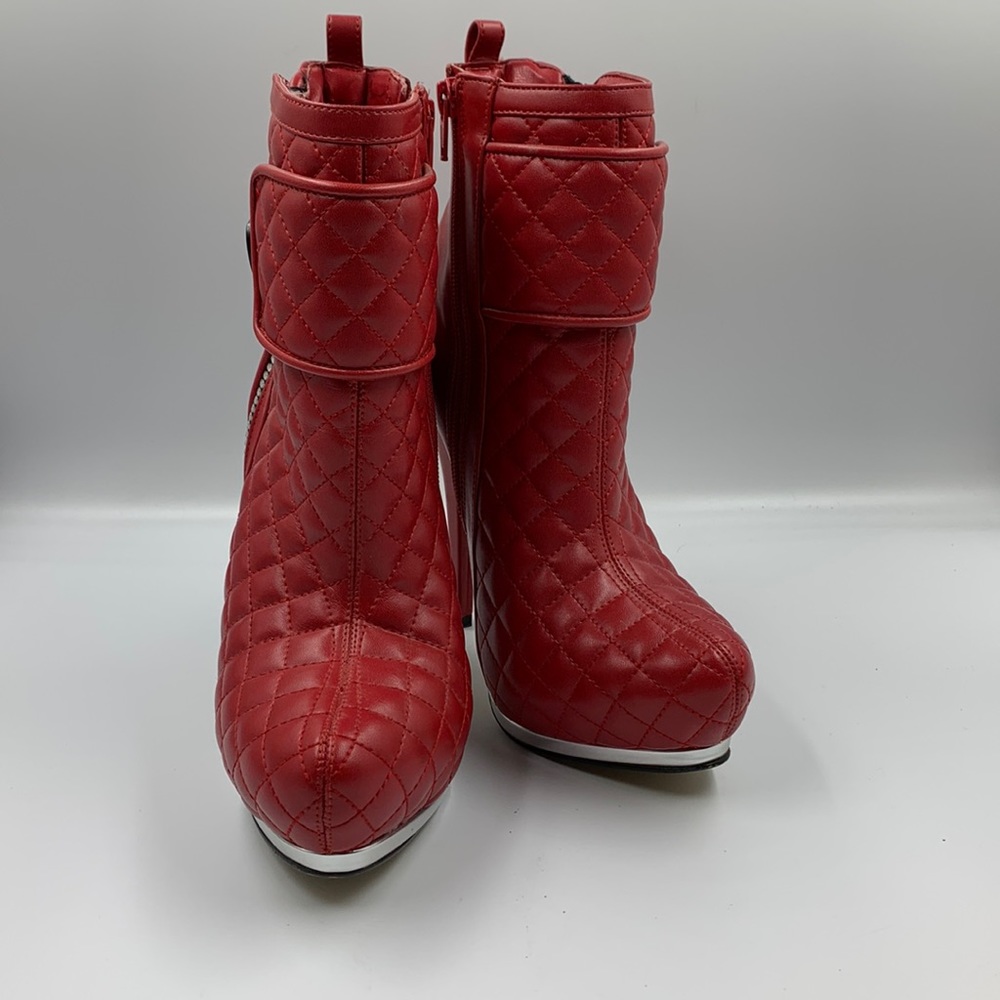 Heeled booties